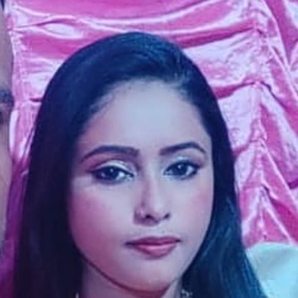 Meet your Posher, Fatima - Picture 1 of 1